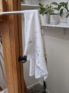 illustrate where to hang washed rags